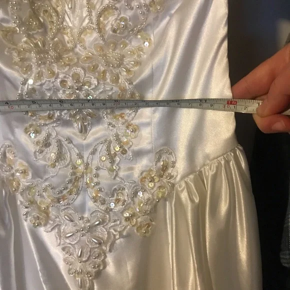 Vintage Alfred Angelo Beautiful Sequined Full Length Puff Sleeved Wedding Gown. - Picture 9 of 17